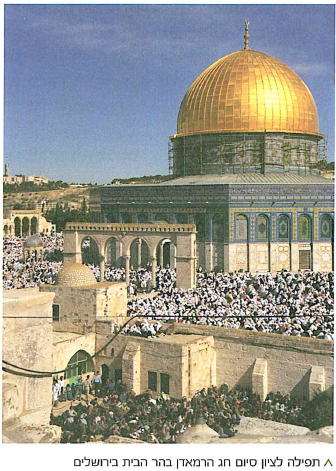(בספר תמונה:) שתי נזירות באחת מסמטאות העיר העתיקה